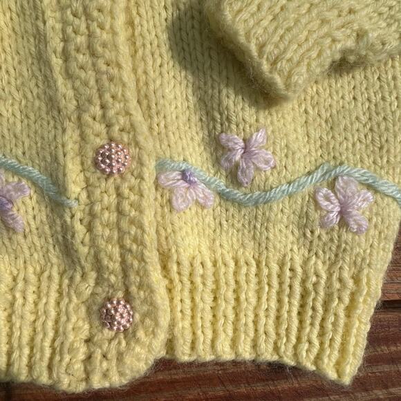 Vintage Hand Knit Baby Sweater 12M Hood Yellow Pink Flowers Cottagecore Cardigan - Picture 11 of 16